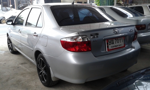 รถเก๋ง TOYOTA VIOS ปี 04 เกียร์ออโต้ ติดแก๊ส สภาพสวย พร้อมใช้งาน ราคา 165,000 บ.รถอยู่ดอนเมือง
