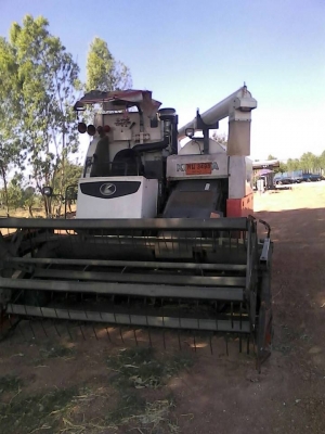 ขายรถเกี่ยวข้าว KUBOTA DC95GM พร้อมเทรลเลอร์ ปี53 ใช้งานน้อย1650ชม. สภาพพร้อมใช้งาน เอกสารพร้อมโอน สนใจโทร 090-8588220คุณนะ 093-3258446คุณบิว หรือเข้าดูสินค้าอื่นๆได้ที่ www.truck.in.th/498 หรือเพจFacebook ณรงค์ ซื้อขายรถมือสอง (เว็บไซต์ส่วนตัว) หรือFaceb