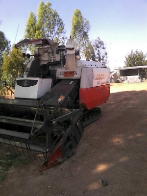 ขายรถเกี่ยวข้าว KUBOTA DC95GM พร้อมเทรลเลอร์ ปี53 ใช้งานน้อย1650ชม. สภาพพร้อมใช้งาน เอกสารพร้อมโอน สนใจโทร 090-8588220คุณนะ 093-3258446คุณบิว หรือเข้าดูสินค้าอื่นๆได้ที่ www.truck.in.th/498 หรือเพจFacebook ณรงค์ ซื้อขายรถมือสอง (เว็บไซต์ส่วนตัว) หรือFaceb