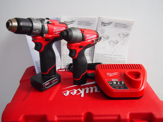 ชุดสว่านไร้สายมอเตอร์ไร้แปรงถ่านตัวเล็ก 12V Milwaukee 2597-22 มีสว่านกระแทกและสว่านไขควง