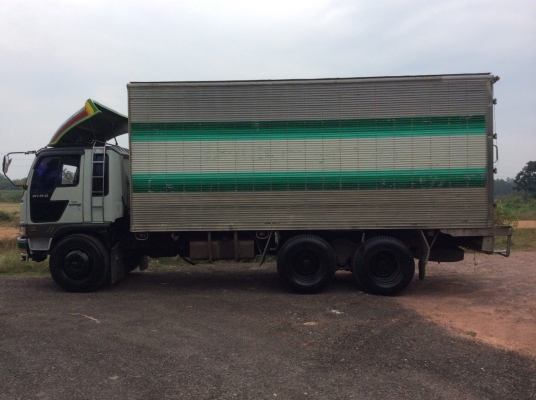 HINO10ล้อ เพลาเดียว (ตู้ สูง 2.5 ม.) เครื่อง HO7D 195 แรง เครื่องดี ขับดี ครัทซีสวย ยางเต็ม 11เส้น (คู่หน้าเรเดียน) ขาย 570,000 บาท ศุภากร 081-1903107, 081-4252943