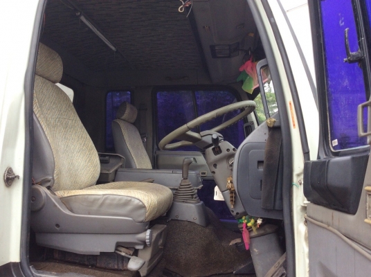 HINO10ล้อ เพลาเดียว (ตู้ สูง 2.5 ม.) เครื่อง HO7D 195 แรง เครื่องดี ขับดี ครัทซีสวย ยางเต็ม 11เส้น (คู่หน้าเรเดียน) ขาย 570,000 บาท ศุภากร 081-1903107, 081-4252943