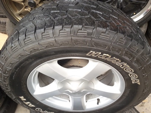 ขายล้อISUZU V Cross 17 ยาง265/65/17ปี 1413  4 ล้อ  ยาง265/65/17 ปี 1413 HANKOOK ดอกยางตามรูปแน่นอนขายสภาพเดิมมาไงขายงั้นไม่มีทำสี ล้อไม่มีปิ่น ดุ้งใช้ได้ยาวๆสีเดิมถ่ายจากของจริง  ราคาพร้อม เปลี่ยน ถ่วง  (ส่งต่างจังหวัด)   รัก 0851612347   LINE**ID  rukits