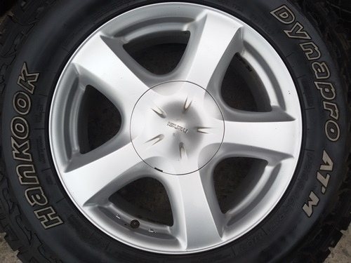 ขายล้อISUZU V Cross 17 ยาง265/65/17ปี 1413  4 ล้อ  ยาง265/65/17 ปี 1413 HANKOOK ดอกยางตามรูปแน่นอนขายสภาพเดิมมาไงขายงั้นไม่มีทำสี ล้อไม่มีปิ่น ดุ้งใช้ได้ยาวๆสีเดิมถ่ายจากของจริง  ราคาพร้อม เปลี่ยน ถ่วง  (ส่งต่างจังหวัด)   รัก 0851612347   LINE**ID  rukits