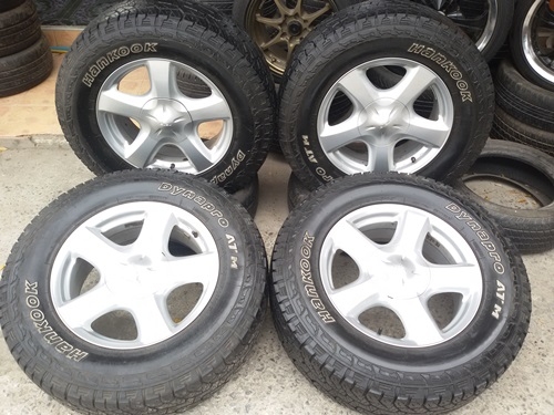 ขายล้อISUZU V Cross 17 ยาง265/65/17ปี 1413  4 ล้อ  ยาง265/65/17 ปี 1413 HANKOOK ดอกยางตามรูปแน่นอนขายสภาพเดิมมาไงขายงั้นไม่มีทำสี ล้อไม่มีปิ่น ดุ้งใช้ได้ยาวๆสีเดิมถ่ายจากของจริง  ราคาพร้อม เปลี่ยน ถ่วง  (ส่งต่างจังหวัด)   รัก 0851612347   LINE**ID  rukits