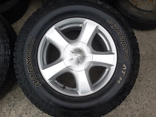 ขายล้อISUZU V Cross 17 ยาง265/65/17ปี 1413  4 ล้อ  ยาง265/65/17 ปี 1413 HANKOOK ดอกยางตามรูปแน่นอนขายสภาพเดิมมาไงขายงั้นไม่มีทำสี ล้อไม่มีปิ่น ดุ้งใช้ได้ยาวๆสีเดิมถ่ายจากของจริง  ราคาพร้อม เปลี่ยน ถ่วง  (ส่งต่างจังหวัด)   รัก 0851612347   LINE**ID  rukits