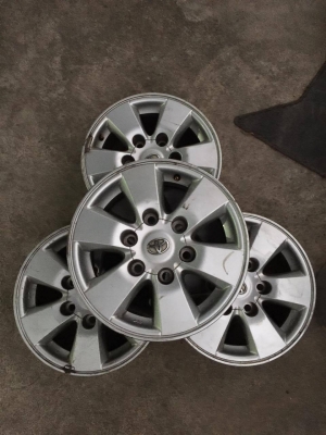 ขายล้อแม็กเปล่าVIGOขอบ15 พร้อมน็อตล้อ ชุดละ 4,500 บาท