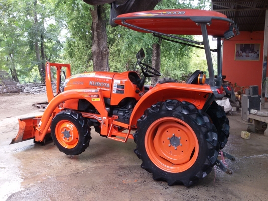 รถไถคูโบต้าL3008 มีไบมีดตราช้าง1อันเดิมๆ พร้อมไช้งาน มีทะเบียน ไมร์600ช.ม.  ขายใน  ราคา278000บาท รถอยู่วังบัว คลองขลุง กำแพงเพชร    สนใจสอบุถามได้ที่081 3655997 อำพร  พาเจริญ  ราคาต่อรองได้อีกนะครับ