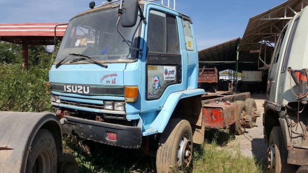 ขาย 10 ล้อ 2 เพลา ISUZU จัมโบ้ วางเครื่อง 270 แรงม้า วางหัว ROCKY ช่วงล่างใหญ่แล้ว มีกระบะดั้มให้ด้วย ทะเบียนครบพร้อมโอน