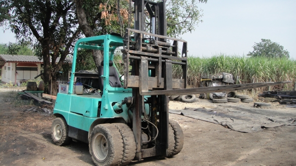 โฟคลิฟท์ TOYOTA 4.5ตัน ล้อคู่ เครื่องดีเฃล งาสไลท์ฃ้าย-ขวา สภาพดี ราคาถูก