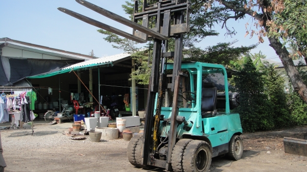 โฟคลิฟท์ TOYOTA 4.5ตัน ล้อคู่ เครื่องดีเฃล งาสไลท์ฃ้าย-ขวา สภาพดี ราคาถูก