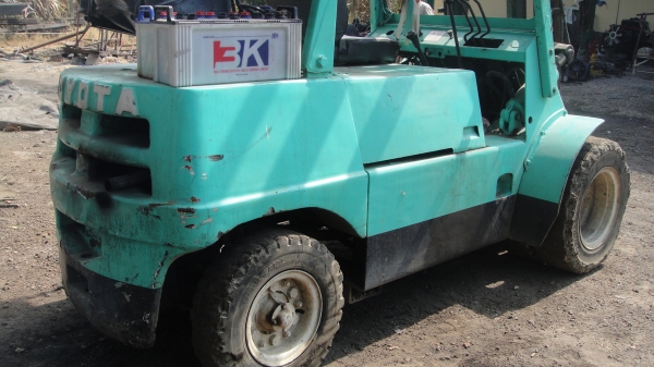 โฟคลิฟท์ TOYOTA 4.5ตัน ล้อคู่ เครื่องดีเฃล งาสไลท์ฃ้าย-ขวา สภาพดี ราคาถูก