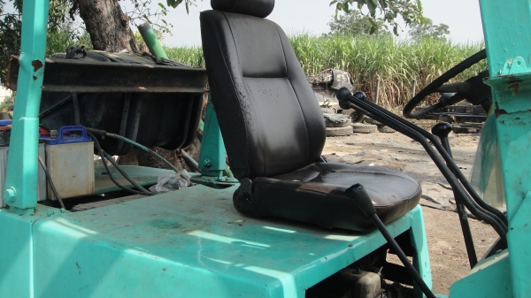 โฟคลิฟท์ TOYOTA 4.5ตัน ล้อคู่ เครื่องดีเฃล งาสไลท์ฃ้าย-ขวา สภาพดี ราคาถูก