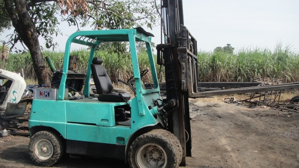 โฟคลิฟท์ TOYOTA 4.5ตัน ล้อคู่ เครื่องดีเฃล งาสไลท์ฃ้าย-ขวา สภาพดี ราคาถูก