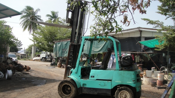 โฟคลิฟท์ TOYOTA 4.5ตัน ล้อคู่ เครื่องดีเฃล งาสไลท์ฃ้าย-ขวา สภาพดี ราคาถูก