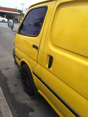 ขายรถตู้ Toyota Hiace 3.0 ปี 2002 สีเหลืองเครื่อง5L ดีเซล 3000cc เกียร์ธรรมดา พร้อมล้อMax ขอบ17&quot; สภาพดี เครื่องดี ใช้งานอยู่ทุกวัน  ขาย 135,000 บาท