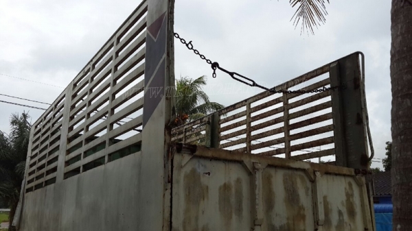 หางคอกสูง กว้าง 2.50 เมตร ยาว 6 เมตร เพาเหลี่ยม (หน้า-หลัง)