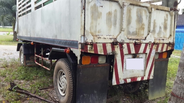 หางคอกสูง กว้าง 2.50 เมตร ยาว 6 เมตร เพาเหลี่ยม (หน้า-หลัง)