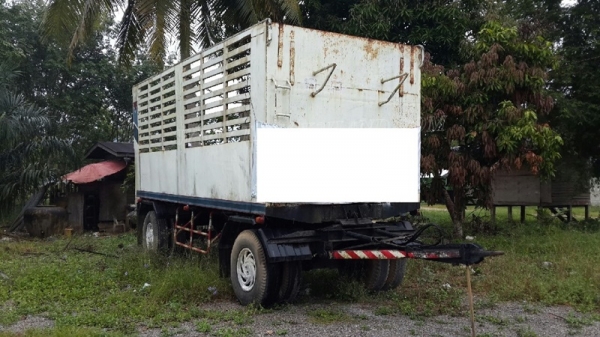 หางคอกสูง กว้าง 2.50 เมตร ยาว 6 เมตร เพาเหลี่ยม (หน้า-หลัง)