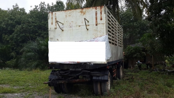 หางคอกสูง กว้าง 2.50 เมตร ยาว 6 เมตร เพาเหลี่ยม (หน้า-หลัง)