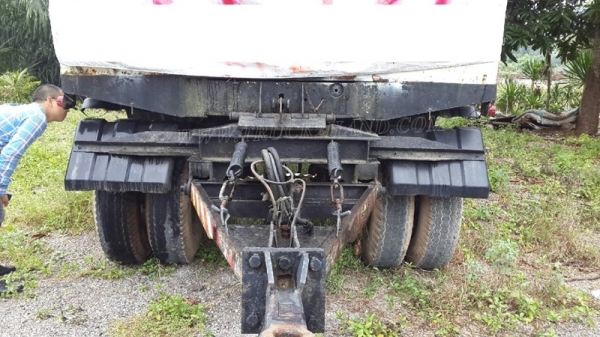 หางคอกสูง กว้าง 2.50 เมตร ยาว 6 เมตร เพาเหลี่ยม (หน้า-หลัง)