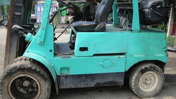 โฟคลิฟท์ TOYOTA 4.5ตัน ล้อคู่ เครื่องดีเฃล งาสไลท์ฃ้าย-ขวา สภาพดี ราคาถูก