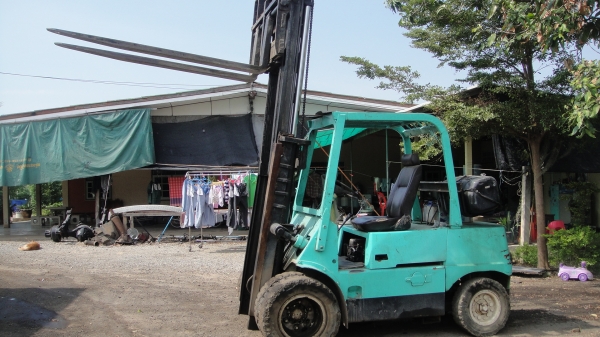 โฟคลิฟท์ TOYOTA 4.5ตัน ล้อคู่ เครื่องดีเฃล งาสไลท์ฃ้าย-ขวา สภาพดี ราคาถูก