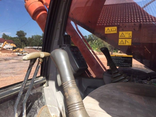 รถขุด HITACHI ZX200 ปี 2550 เล่มทะเบียนพร้อม ใช้ 14828 ชั่งโมง