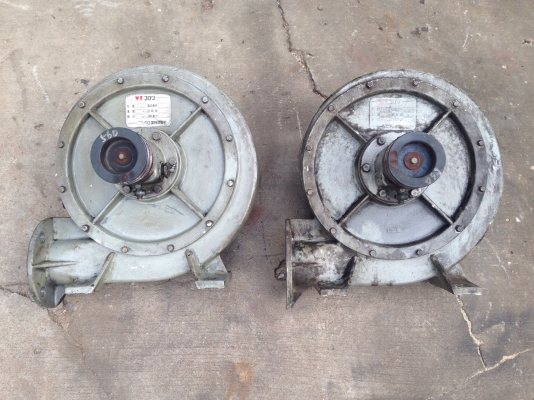 ขายโบวเวอร์ดูด-เป่า อากาศ ANT แบบรอบเร็ว ใส่กับมอเตอร์ 2HP. สภาพสวย พร้อมใช้งาน มี 2ตัวครับ ขายโบวเวอร์ดูด-เป่า อากาศ ANT แบบรอบเร็ว ใส่กับมอเตอร์ 2HP. สภาพสวย พร้อมใช้งาน มี 2ตัวครับ