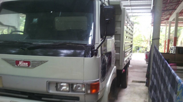 รถฮีโน่ 6 ล้อดั้ม KM - 310 เปลื่ยนเครื่อง  117 แรงม้า.    สนใจติดต่อ  081 - 6079515