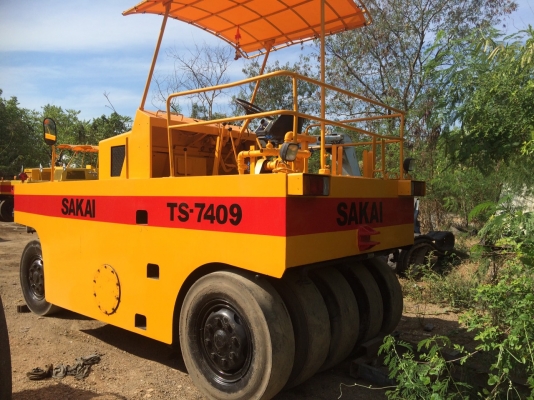 ต้องการขายด่วน ! รถบด SAKAI  3 ล้อเหล็ก R2