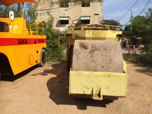 ต้องการขายด่วน ! รถบด SAKAI  3 ล้อเหล็ก R2