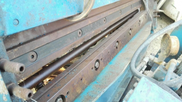 ====== SOLD OUT!! ====== กรรไกรตัดเหล็กแผ่นแบบไฟฟ้า หน้ากว้าง 110 CM. มีระบบไฮดรอลิคเป็นชุดส่งกำลัง ตัดได้ 3 มิล สภาพดี มีดคม สวยๆครับ