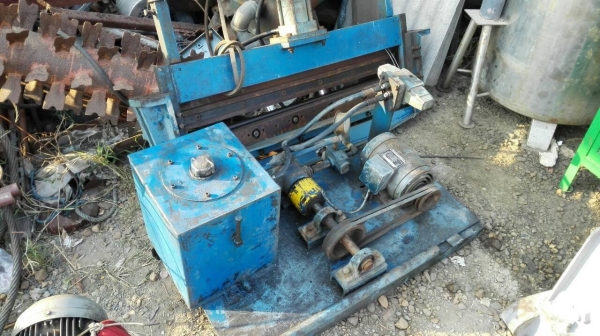 ====== SOLD OUT!! ====== กรรไกรตัดเหล็กแผ่นแบบไฟฟ้า หน้ากว้าง 110 CM. มีระบบไฮดรอลิคเป็นชุดส่งกำลัง ตัดได้ 3 มิล สภาพดี มีดคม สวยๆครับ