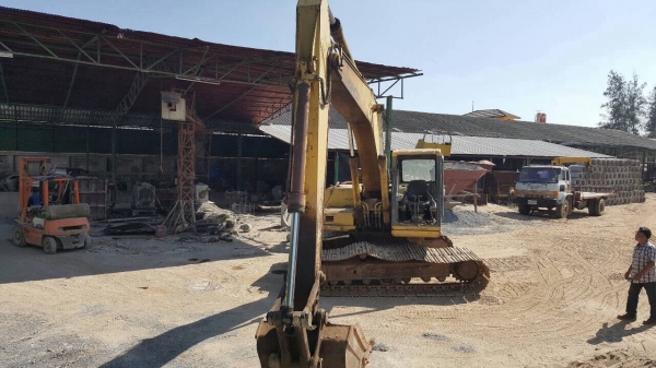 ขาย แบคโฮ KOMATSU PC200-6 เครื่องคัมมินส์ ไฟฟ้าตัดแล้ว เอกสารเล่มทะเบียนครบ ราคาต่อรองได้ครับ ขาย แบคโฮ KOMATSU PC200-6 เครื่องคัมมินส์ ไฟฟ้าตัดแล้ว เอกสารเล่มทะเบียนครบ ราคาต่อรองได้ครับ