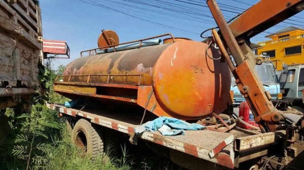 ขาย 6 ล้อ ติดเครน 2 ตัน พร้อมถังน้ำ 5,000 ลิตร เครื่อง HO7C 180 แรงม้า สโลว์อินเตอร์ คัสซีสวยตลอดเส้น ทะเบียนพร้อมโอน