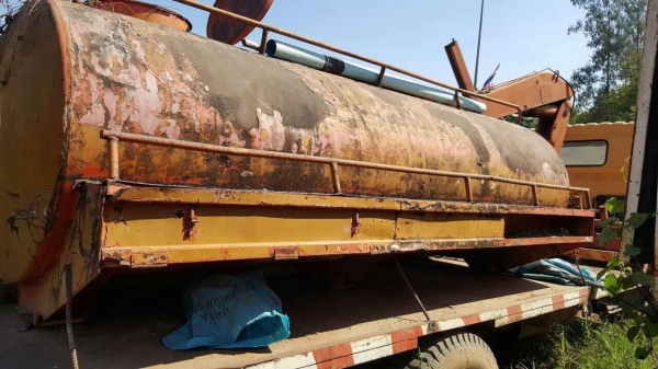 ขาย 6 ล้อ ติดเครน 2 ตัน พร้อมถังน้ำ 5,000 ลิตร เครื่อง HO7C 180 แรงม้า สโลว์อินเตอร์ คัสซีสวยตลอดเส้น ทะเบียนพร้อมโอน