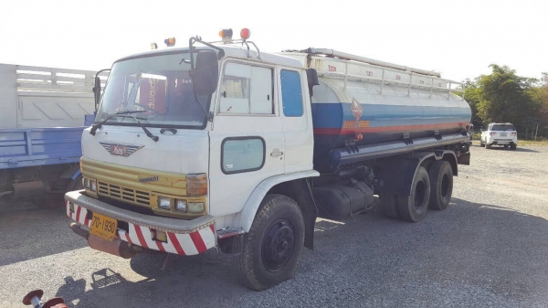 ขาย รถบรรทุกน้ำมัน 16,000 ลิตร 5 ห้อง 10 ล้อ เพลาเดียว HINO FL186 เครื่อง EL100 190 แรงม้า คัสซีสวยตลอดเส้น ทะเบียนพร้อมโอน