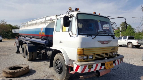 ขาย รถบรรทุกน้ำมัน 16,000 ลิตร 5 ห้อง 10 ล้อ เพลาเดียว HINO FL186 เครื่อง EL100 190 แรงม้า คัสซีสวยตลอดเส้น ทะเบียนพร้อมโอน
