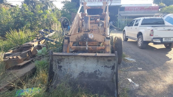 ขายรถตัก KOMATSU SD20 สภาพใช้งานได้ปกติ ราคาต่อรองได้ครับ