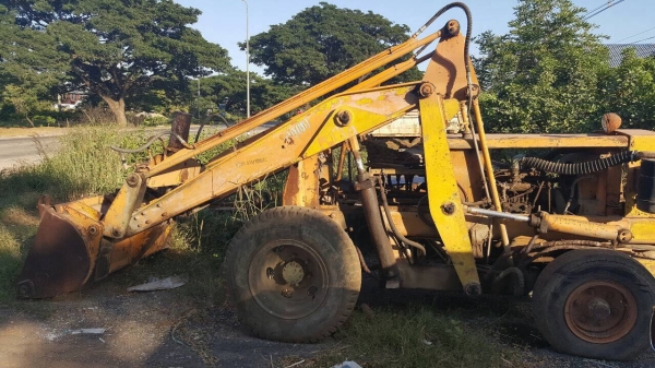 ขายรถตัก KOMATSU SD20 สภาพใช้งานได้ปกติ ราคาต่อรองได้ครับ