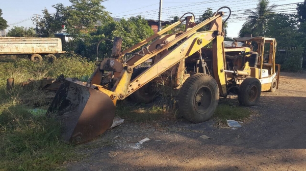 ขายรถตัก KOMATSU SD20 สภาพใช้งานได้ปกติ ราคาต่อรองได้ครับ