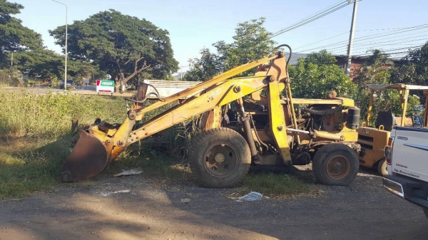 ขายรถตัก KOMATSU SD20 สภาพใช้งานได้ปกติ ราคาต่อรองได้ครับ