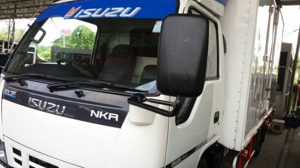 หกล้อ อีซูซุ NKR130โบว์ ปี50 ช่วงยาว4.30ม สภาพดีสวยพร้อมใช้ ทะเบียนพร้อมโอน หกล้อ อีซูซุ NKR130โบว์ ปี50 ช่วงยาว4.30ม สภาพดีสวยพร้อมใช้ ทะเบียนพร้อมโอน
