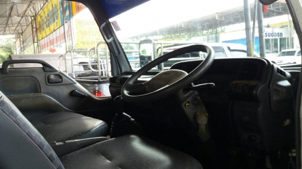 หกล้อ อีซูซุ NKR130โบว์ ปี50 ช่วงยาว4.30ม สภาพดีสวยพร้อมใช้ ทะเบียนพร้อมโอน หกล้อ อีซูซุ NKR130โบว์ ปี50 ช่วงยาว4.30ม สภาพดีสวยพร้อมใช้ ทะเบียนพร้อมโอน