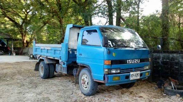 ขายรถดั้มพ์  izusu เครื่อง 6bg1 185 แรง เอกสารพร้อมโอน