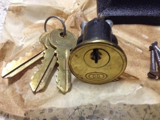 ขายลูกบิดงานเก่าตราสามห่วง