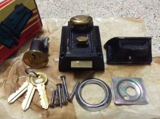 ขายลูกบิดงานเก่าตราสามห่วง