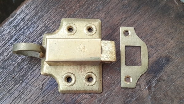 ขายลูกบิดงานเก่าตราสามห่วง