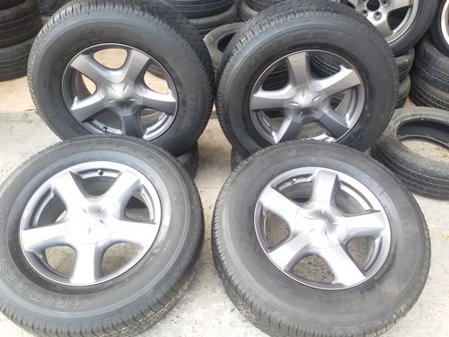 ขายล้อแม็กISUZU V Cross(สีกัล) ขอบ17ยาง265/65/17 ปี12 4 ล้อ